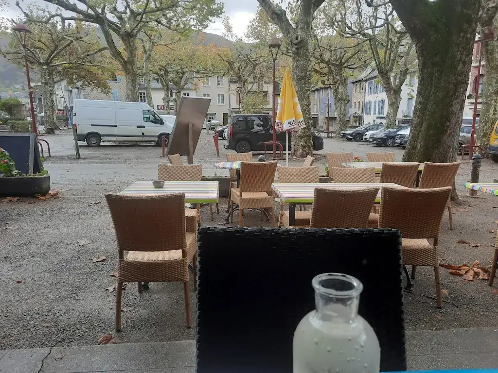 L'indépendance Restaurant in Entraygues-sur-Truyère