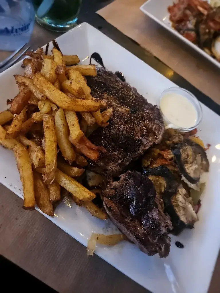 Micka HxC_LA GUINGUETTE DU CAMPING_Latour-de-France_review