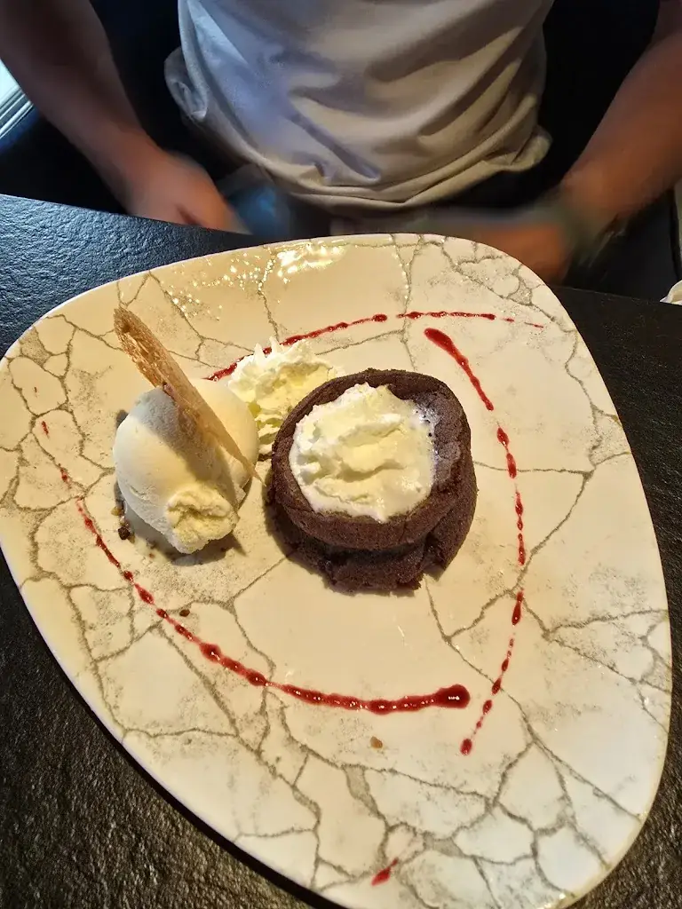 Adina Radu_Labrador restaurant_Gets_review