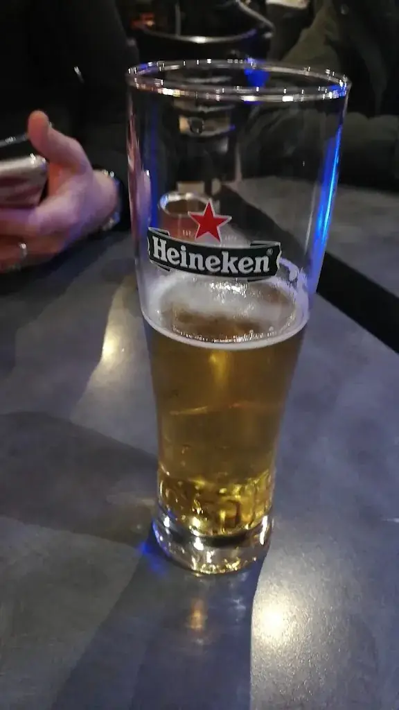 John Moore_Café du Center_Fleurance_review