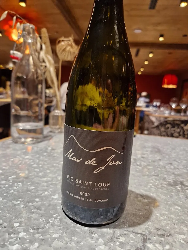 Jordan King_Restaurant La Biskatcha_Gets_review