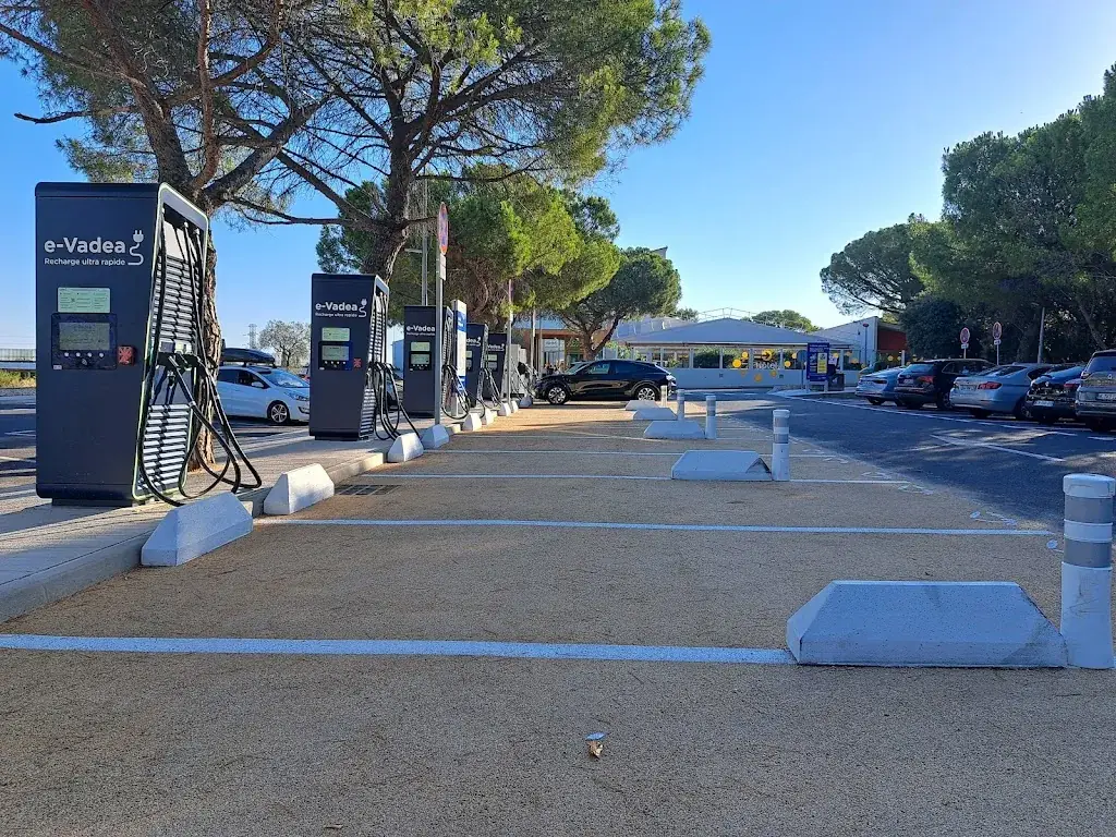 Richard Bennett_Aire de Montpellier-Fabrègues Nord_Fabrègues_review