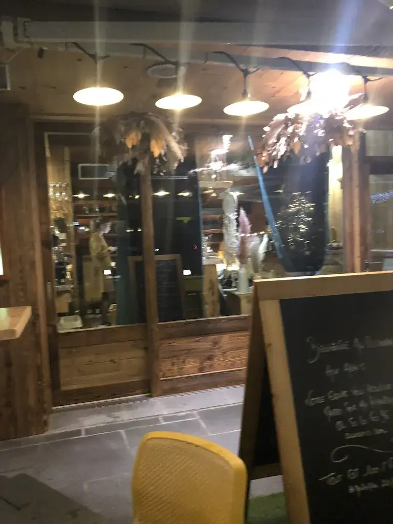 Stephanie Shekel_Aux Aravis_Grand-Bornand_review