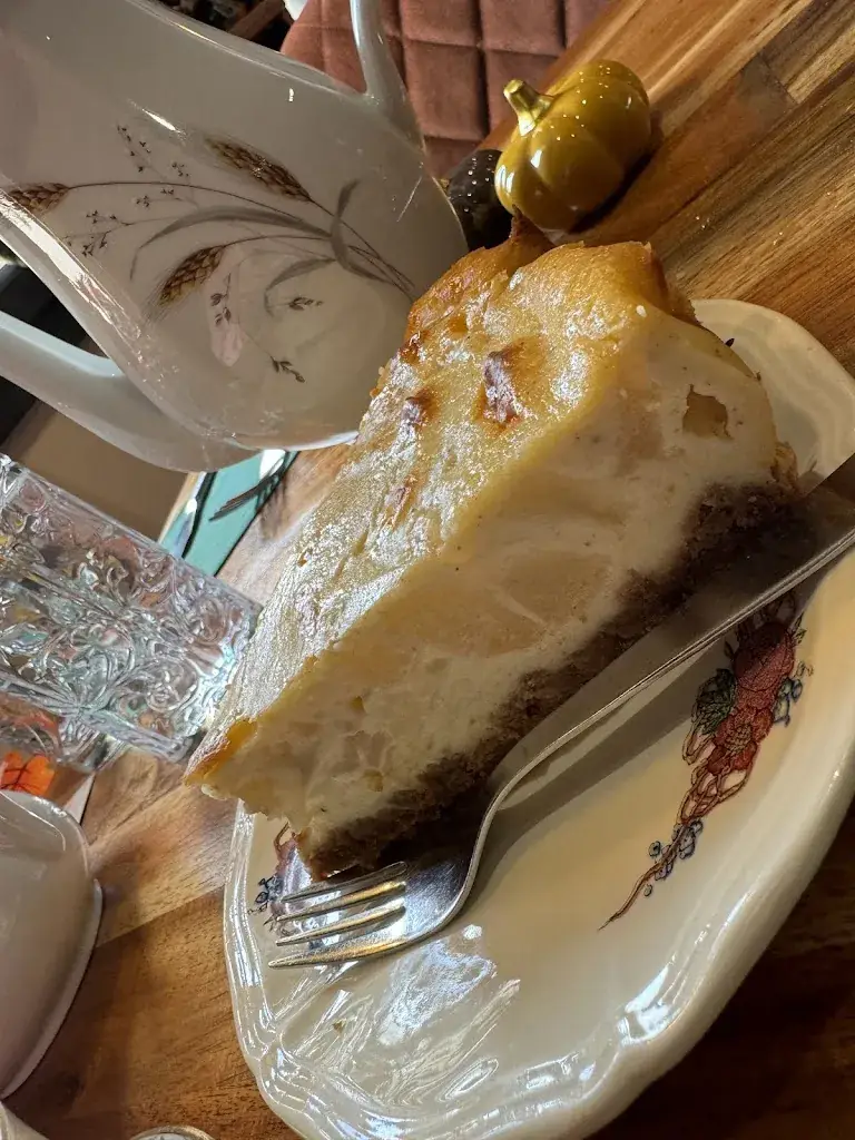 Mel.B 66_Au Chapeau Thé_Lavérune_review