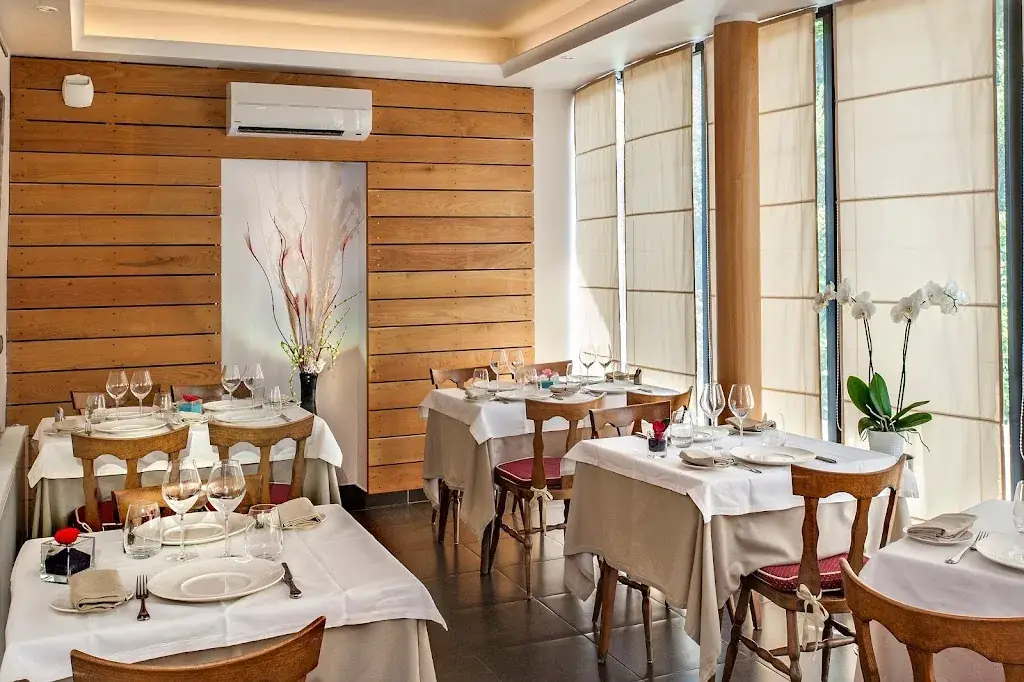 Restaurant L' Adonis restaurant in Rivières