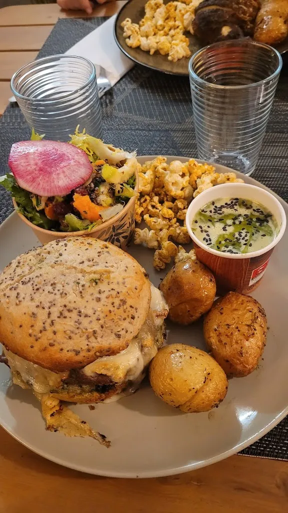 Maryline Maujean_Restaurant Le Subvers_Rivières_review