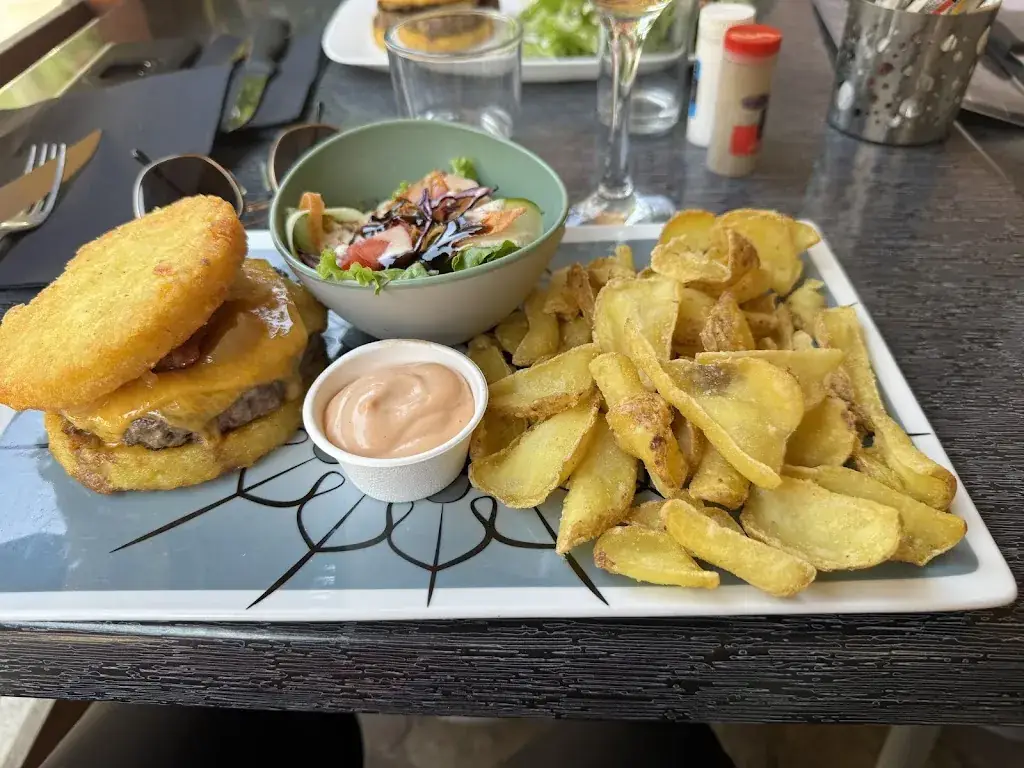 Kabore Elise_La Salamandre_Rivières_review