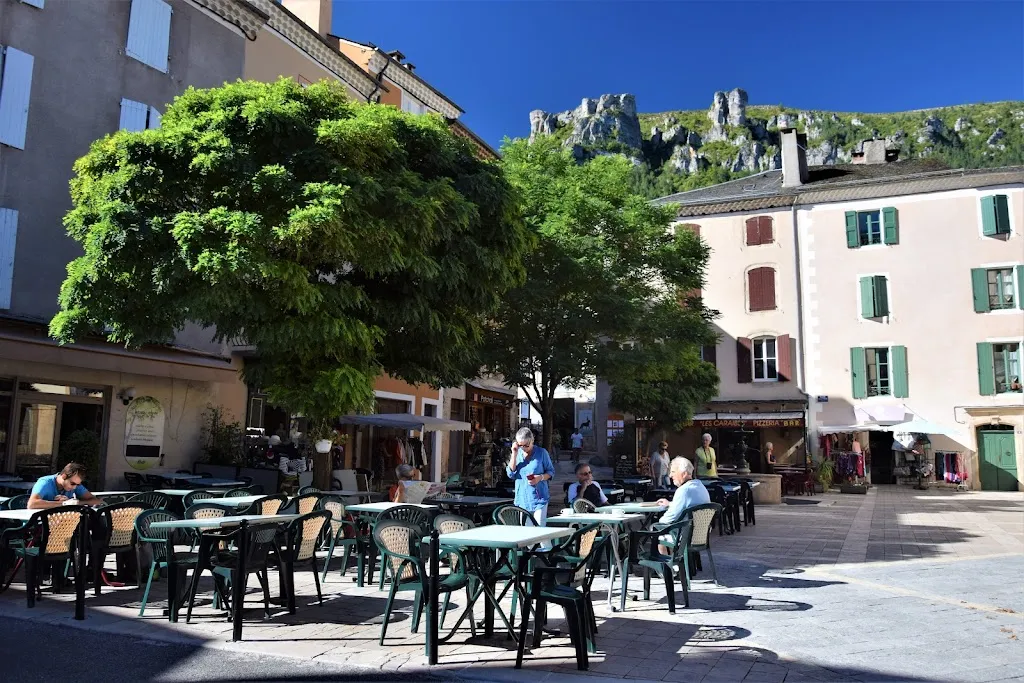 Au Pécher Mignon restaurant in Rivières