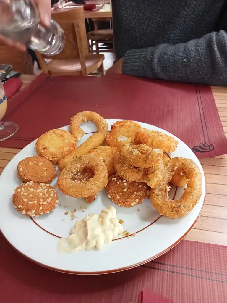 Cécile Stockmans_Les Volets Rouges_Rivières_review