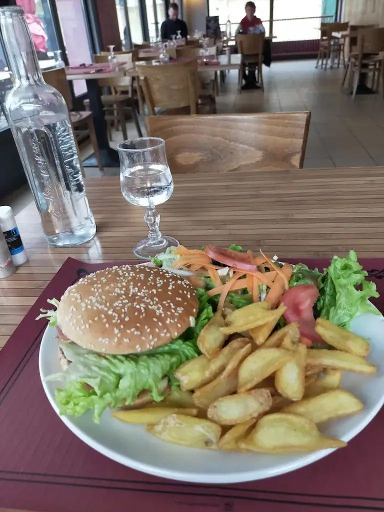 laurent carbonnet_Les Volets Rouges_Rivières_review