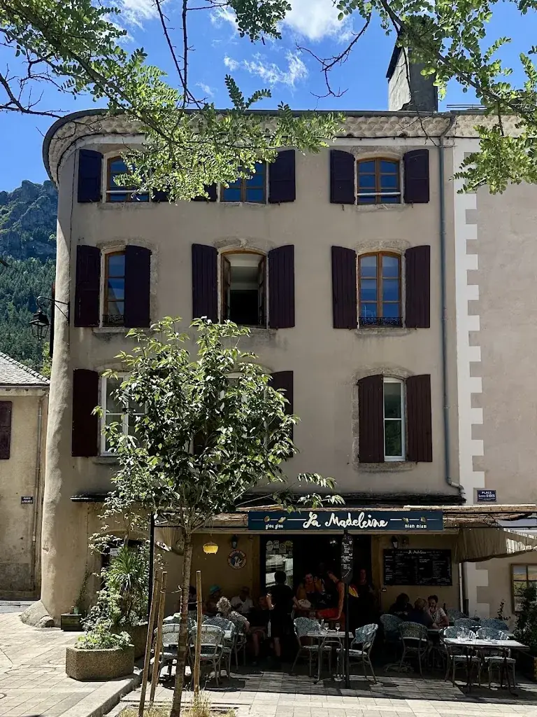 petite lune_La Madeleine_Rivières_review