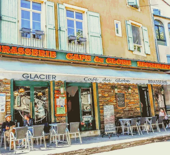 Café du globe restaurant in Rivières