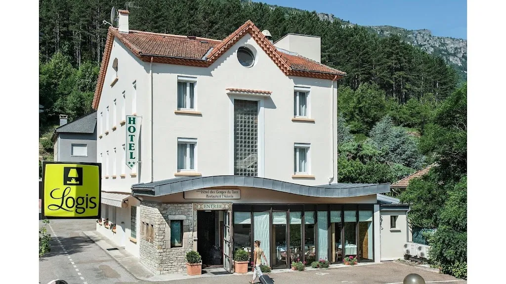 Logis Hôtel des Gorges du Tarn Rest. l'Adonis restaurant in Rivières