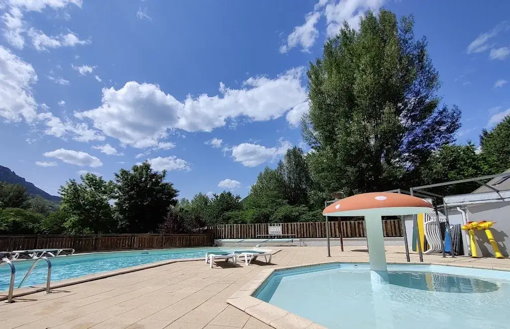 Helen E_Flower Camping Le Pont du Tarn, Lozere_Rivières_review