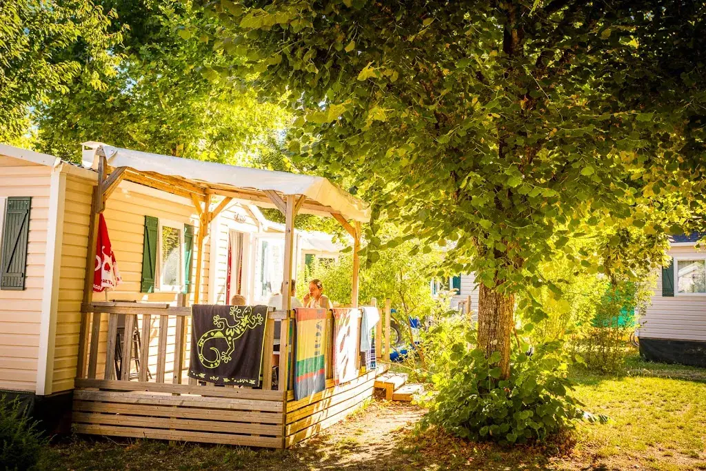 Flower Camping Le Pont du Tarn, Lozere Restaurant in Rivières