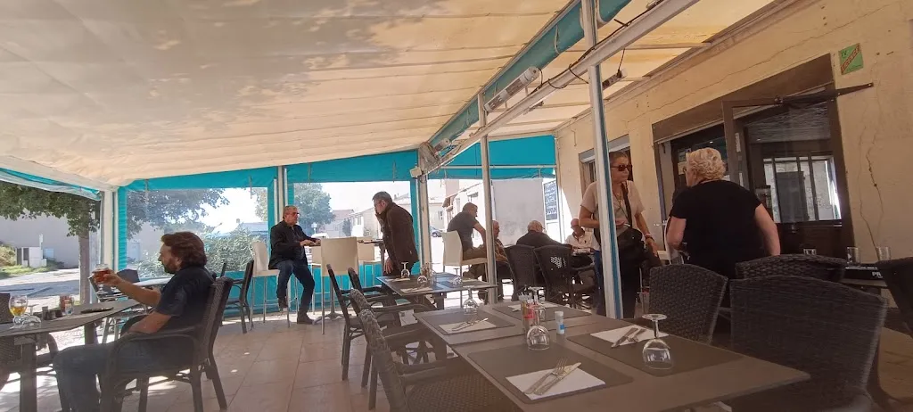 Brasserie de l'Avenir Restaurant in Fourques