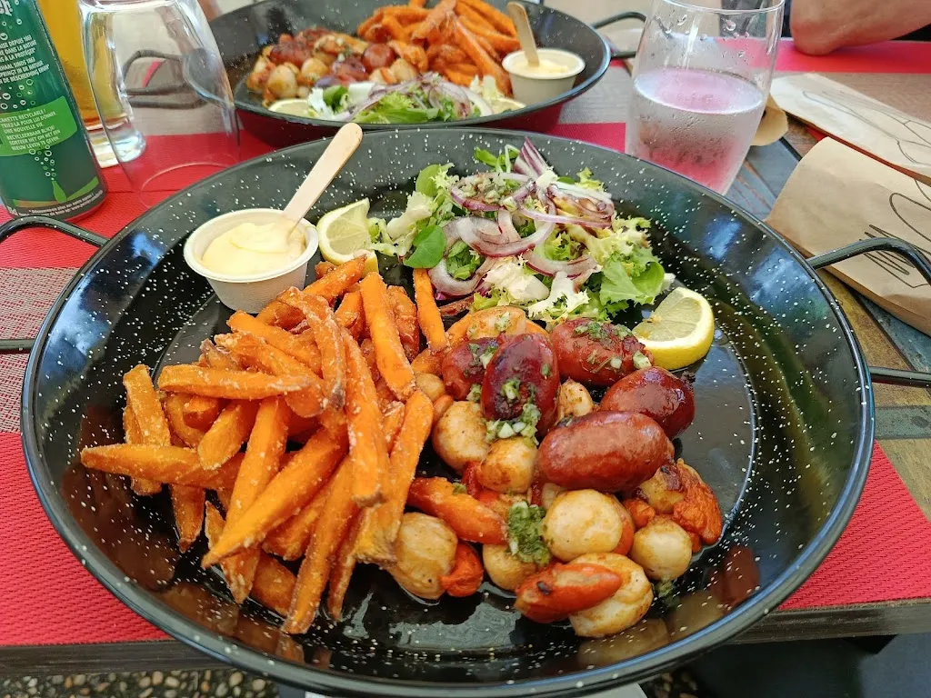 Brigitte Raux_LA TABLE CAPRICIEUSE_Foix_recensione