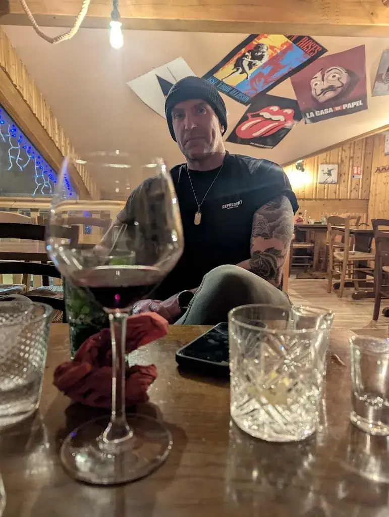 Elliott Griffiths_Tapas Movida Restaurant_Grand-Bornand_review