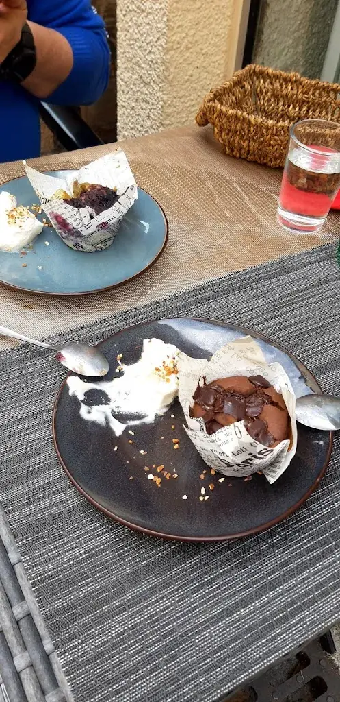 Оlesya Komarovska_Le Chat Chapeauté_Foix_review