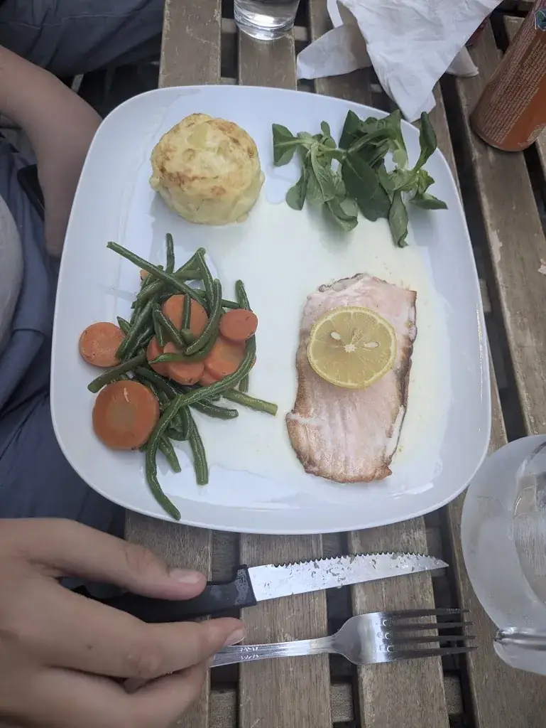 clara hinsch_Terre & Mer_Foix_review