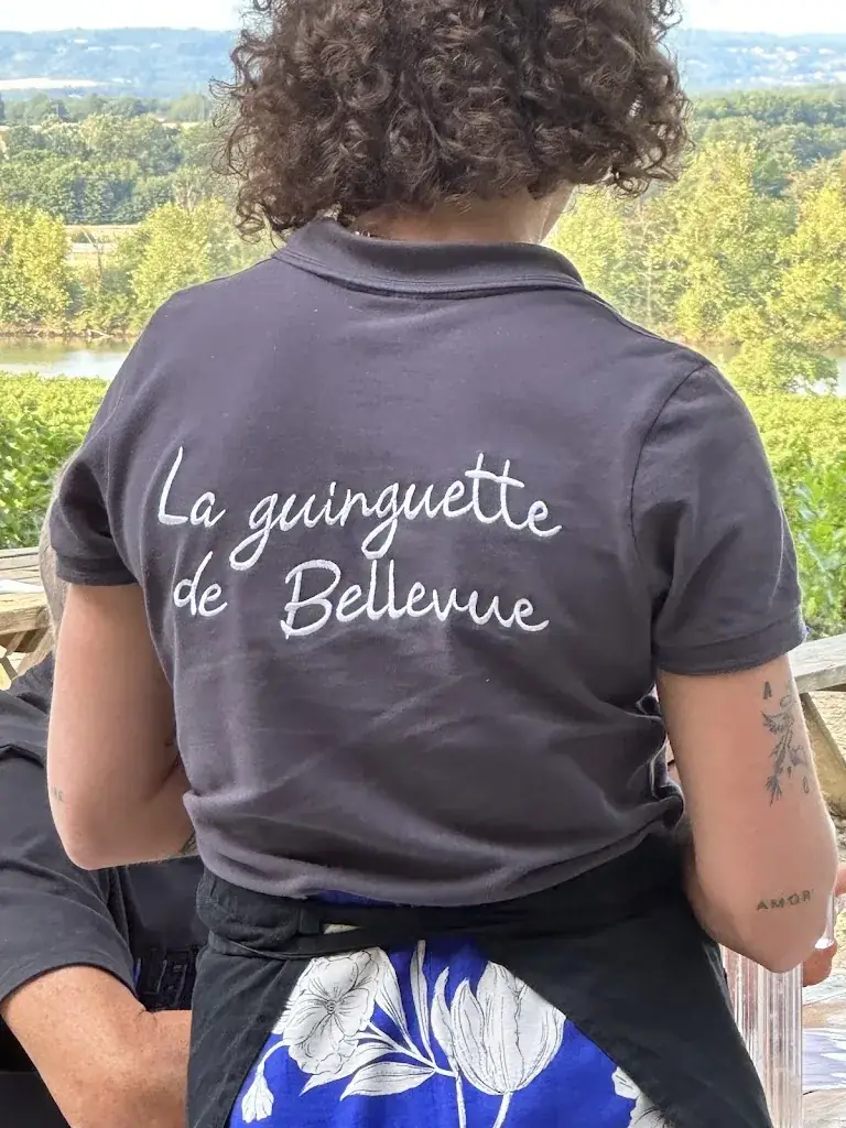 Céline MORVAN_La Guinguette de Bellevue_Fronton_review