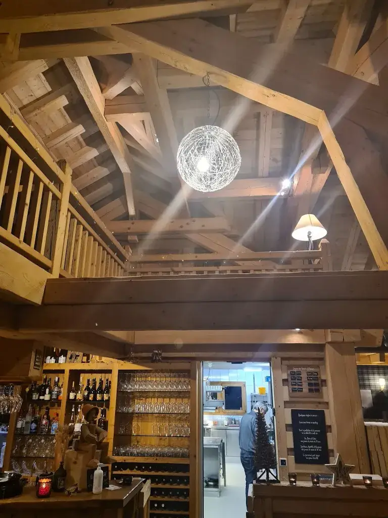 Jamal K. Atkins_Refuge de Frience_Gryon_review