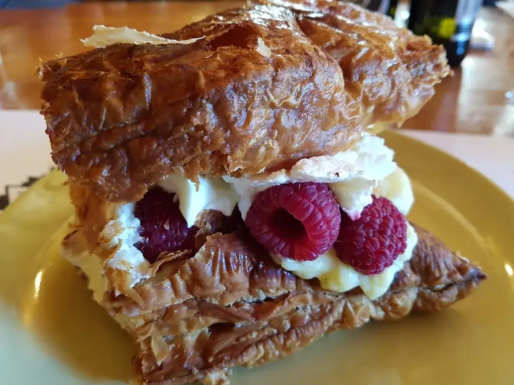 H. de Regt_Restaurant Miroir d'Argentine_Gryon_review