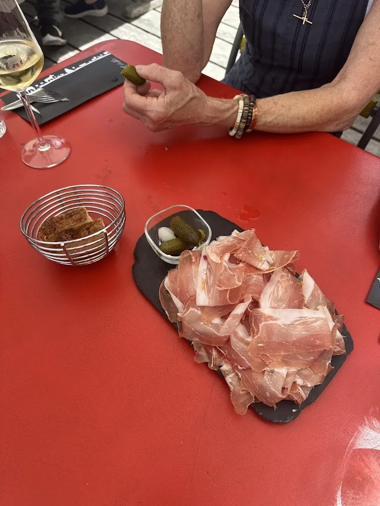 Sophie Vines_L'Etable_Gryon_review