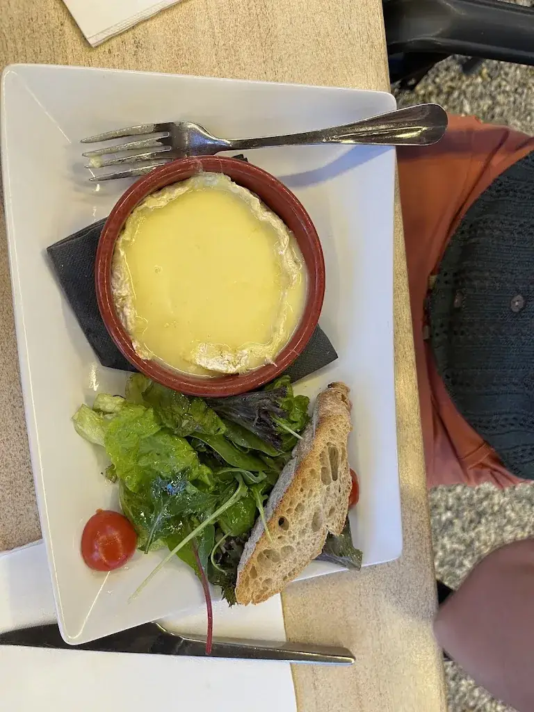 Emilie Beudaert_Auberge du Périssé_Saint-Ybars_reseña