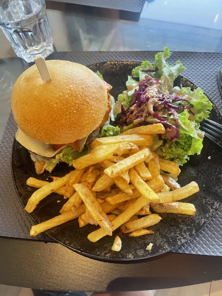 Turner K_Restaurant Le Cévenol Burger et Cuisine_Ganges_review