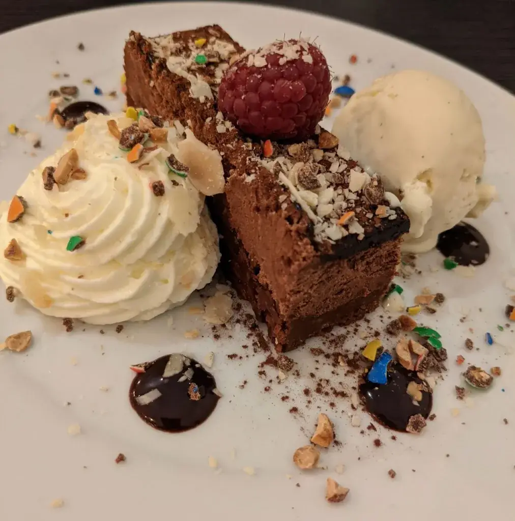 Glen Creasy_Restaurant Le 711_Ganges_review