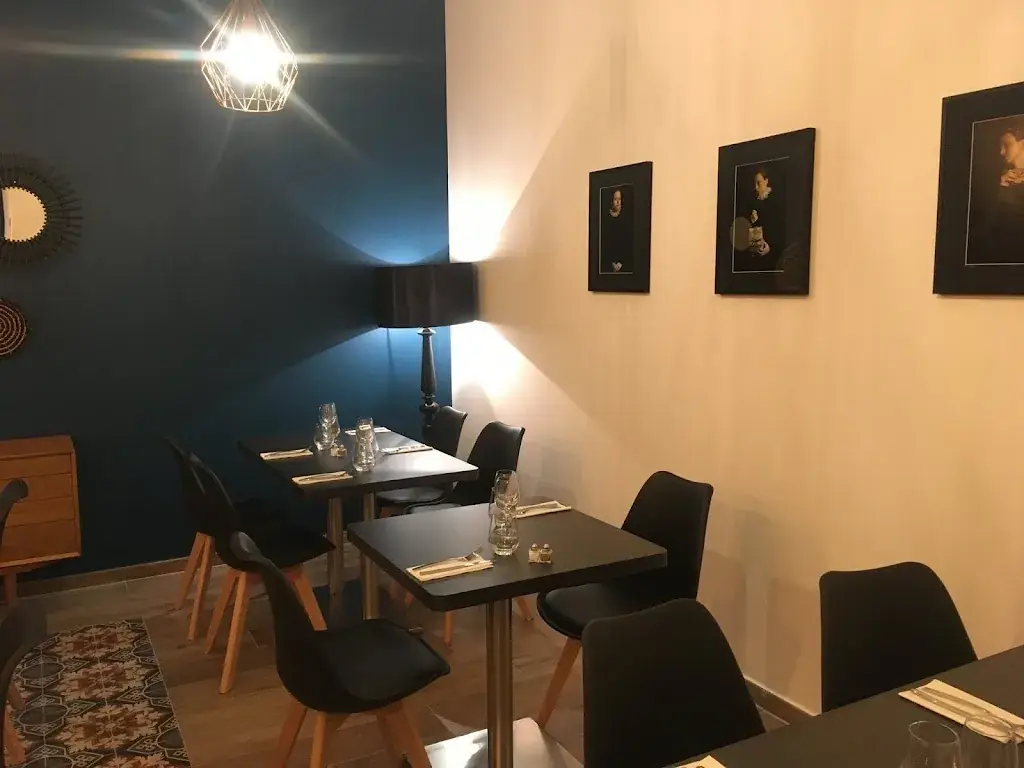 Restaurant Le 711_Ganges_slider_image_1