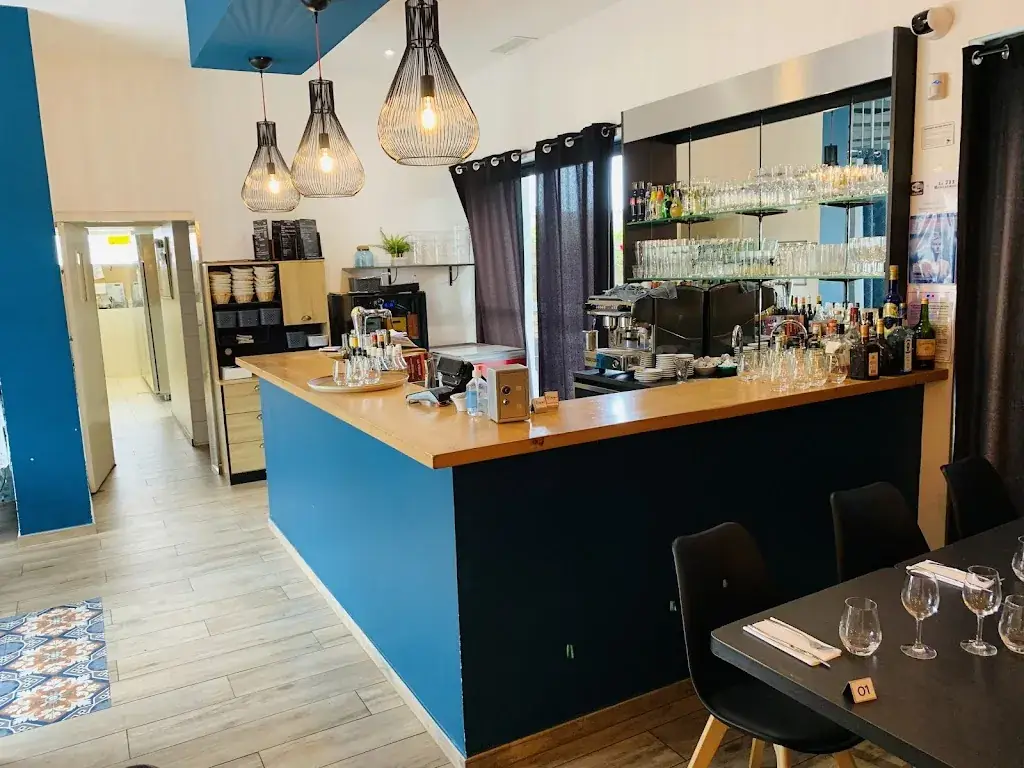 Restaurant Le 711_Ganges_slider_image_3