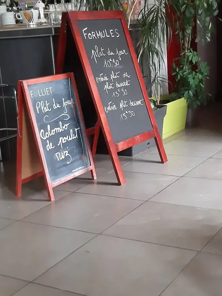 David Sinclair_L'Hacienda_Garons_review