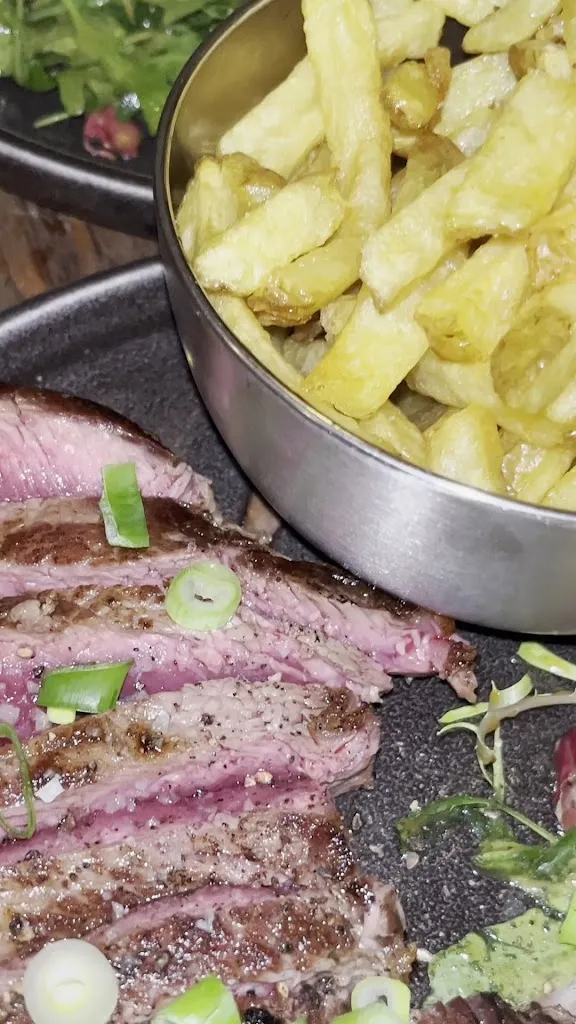 The Bird_Nîmes_slider_image_2