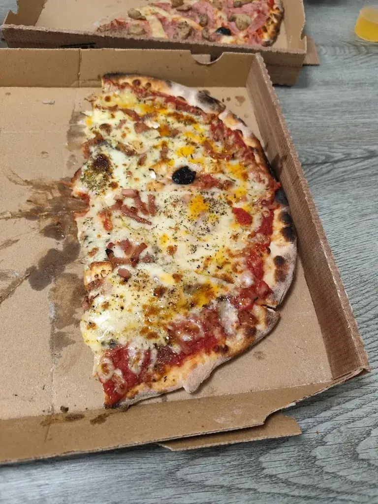 manuel Cassorla_Pizza Au bien garnis_Garons_recensione