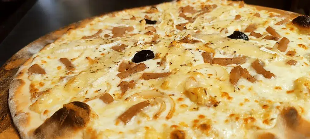 Pizza Au bien garnis_Garons_slider_image_2