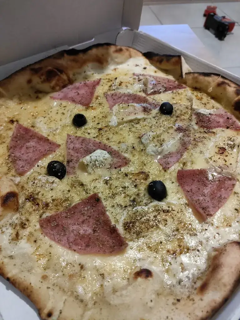 Quentin Halbout_Santi'Pizza au feu de bois à Garons_Garons_review