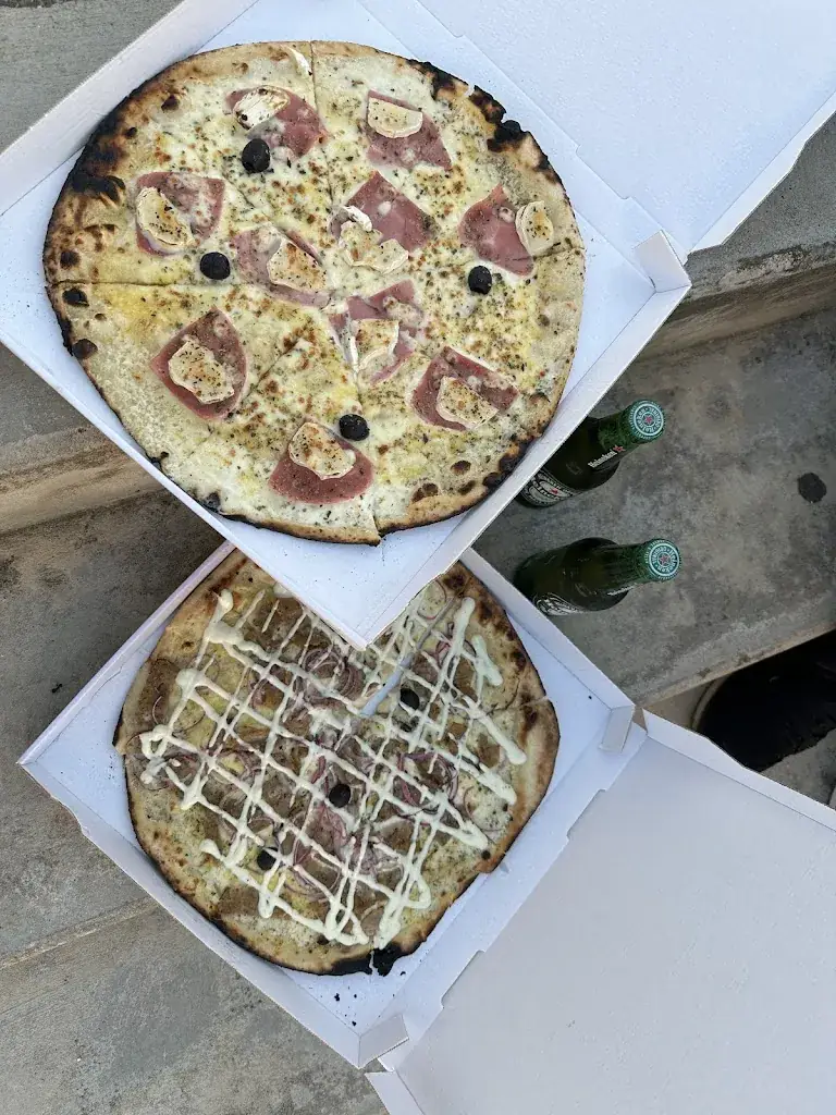 Camille R_Santi'Pizza au feu de bois à Garons_Garons_review