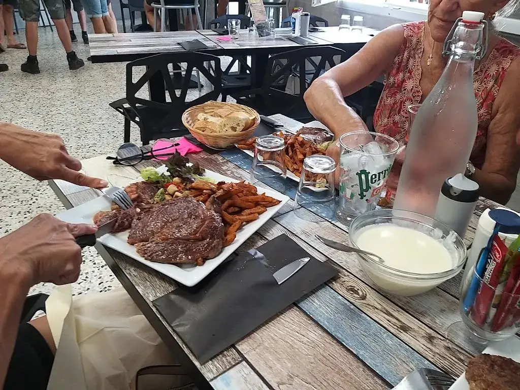 Café De La Place_Générac_slider_image_2