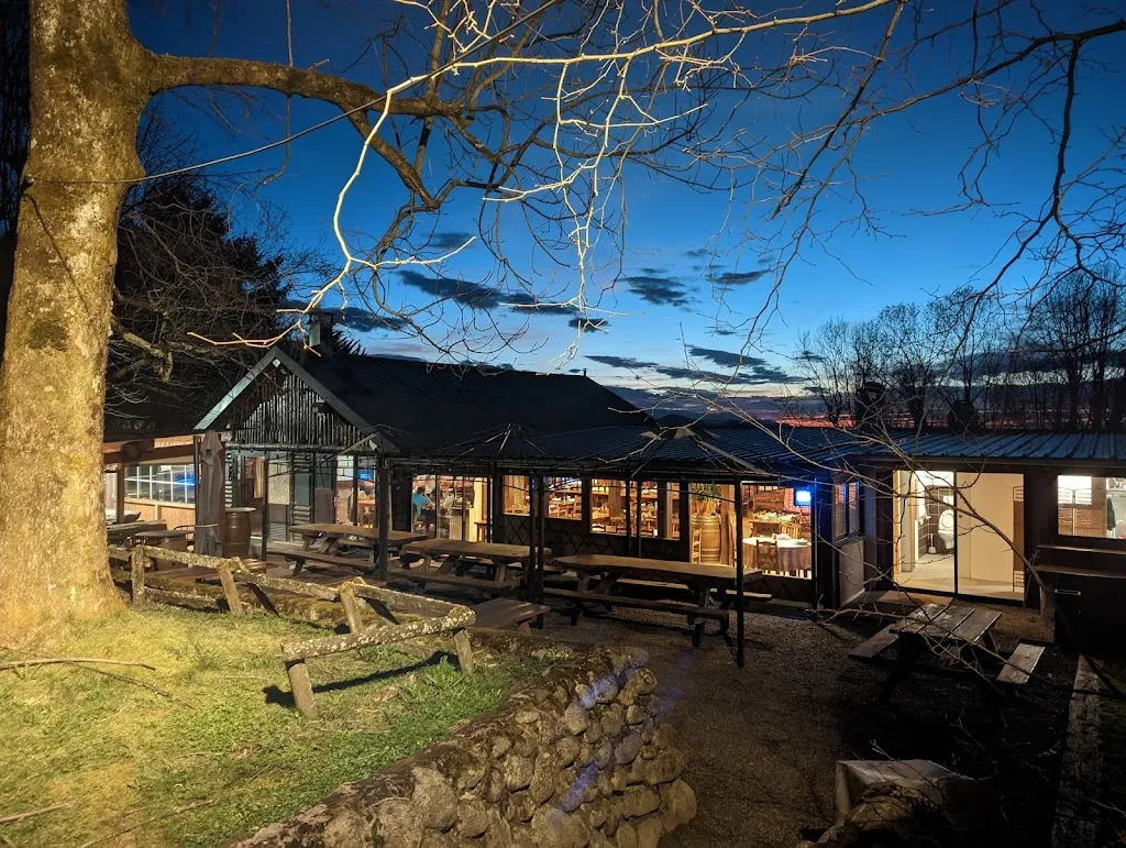 Neil Hardy_Refuge des Chasseurs - Chez Loulou_Gerde_review