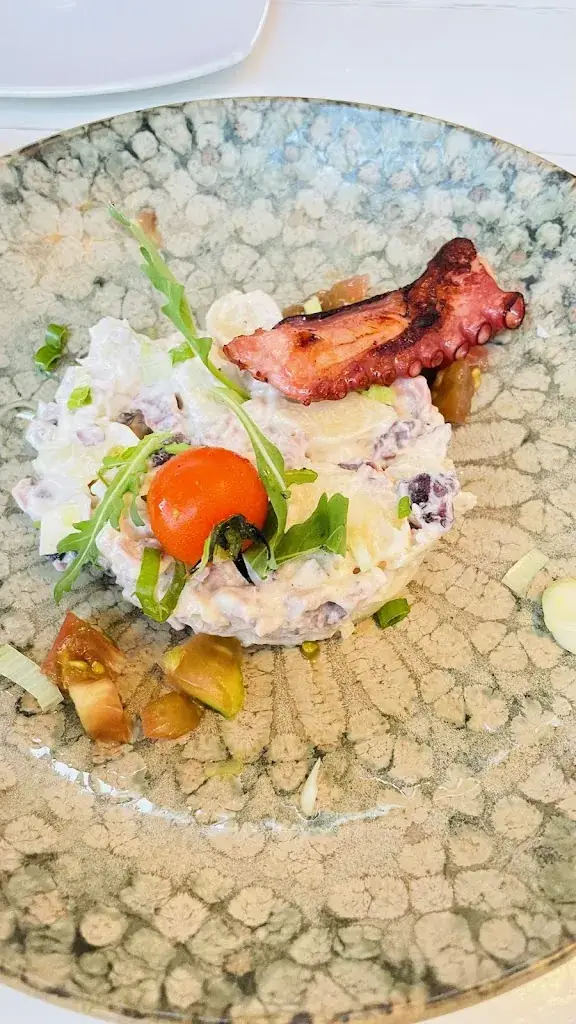 RC R_Le Poisson Rouge_Frontignan_review