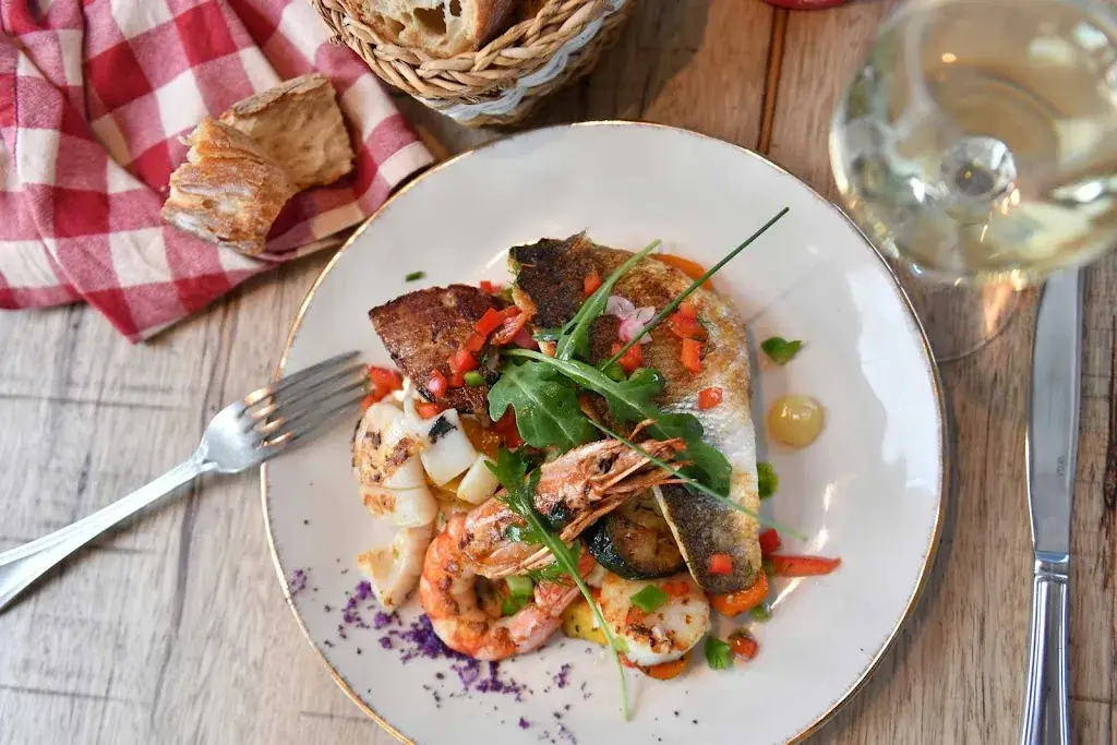 Le Poisson Rouge_Frontignan_slider_image_3