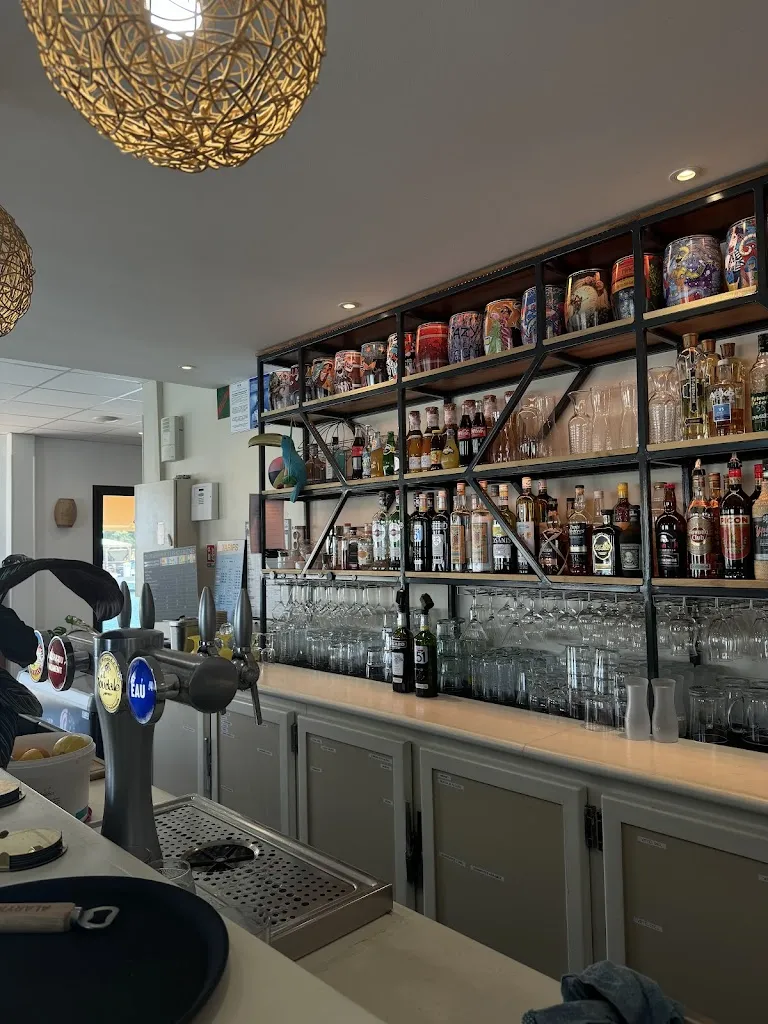 Maheen Azeem_O Loup Thau Quai_Frontignan_review