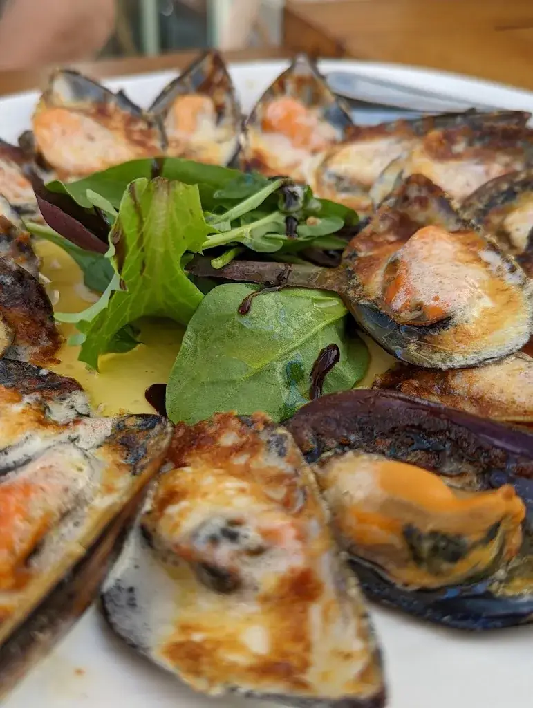 Alain Sanchez_Le MG par Cécile et Grégory Doucey_Frontignan_review