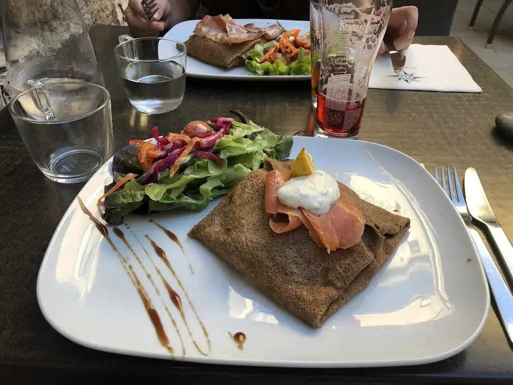 L INEDIT restaurant in Frontignan