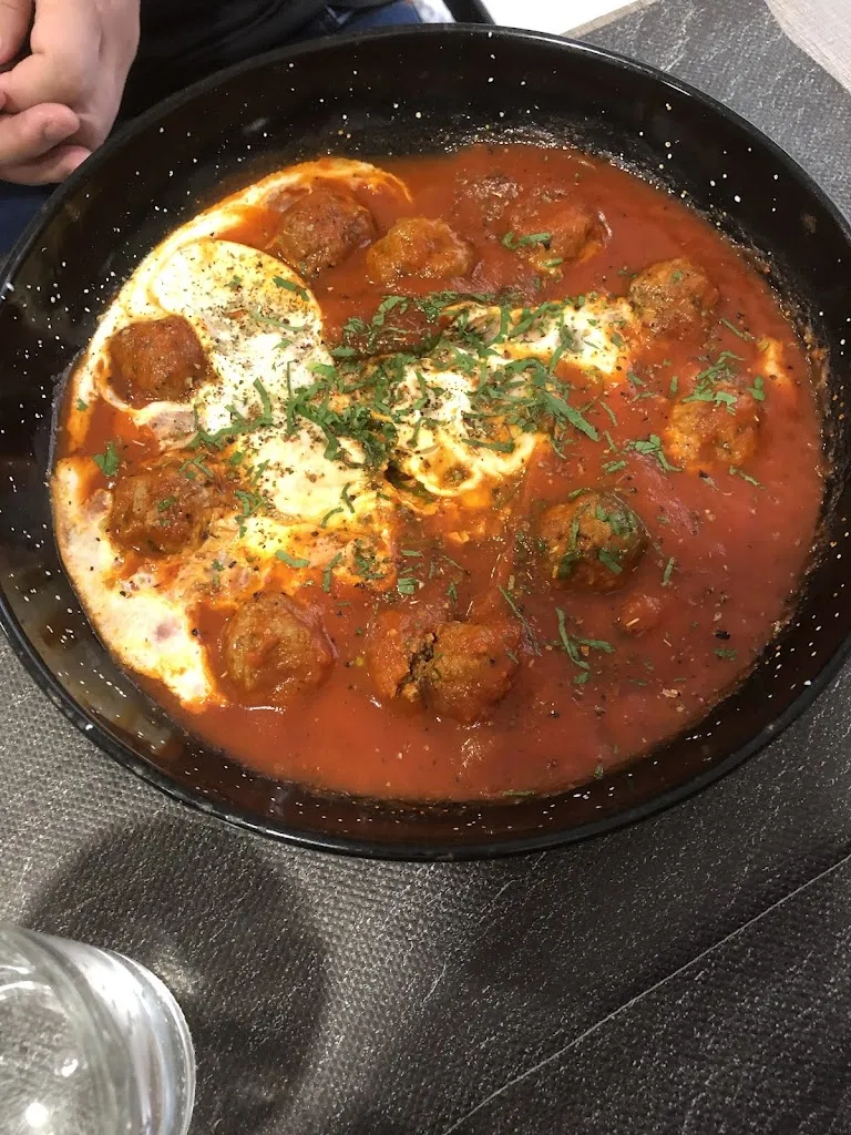 Shelly_Hola paella_Frontignan_review