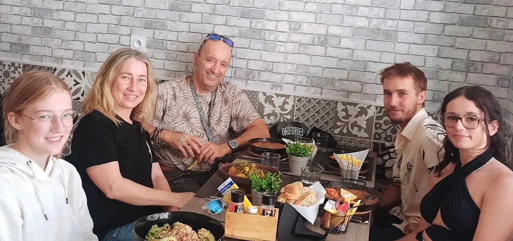 Guillaume Costes_Hola paella_Frontignan_review