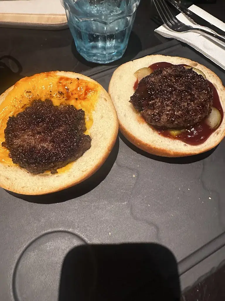 Ben Richards_Au Bureau_Archamps_review