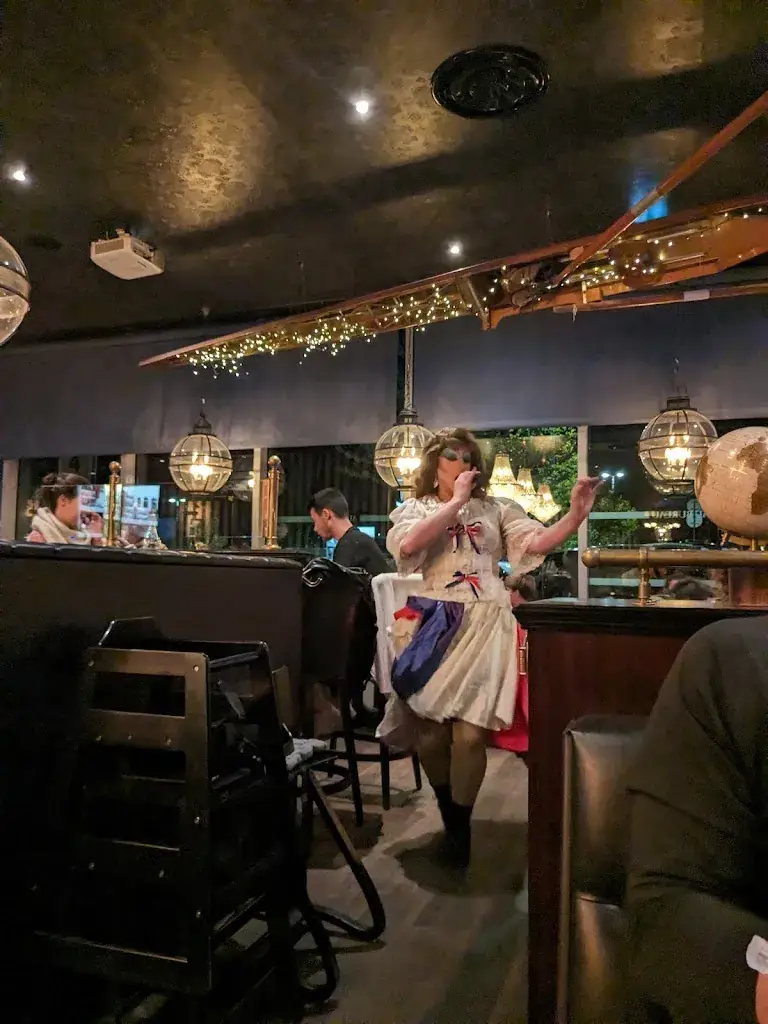 Oli Knight_Au Bureau_Archamps_review